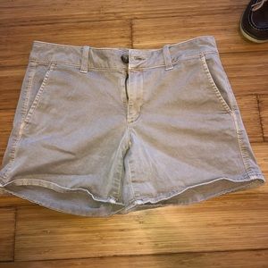 AMERICAN EAGLE  khaki shorts
